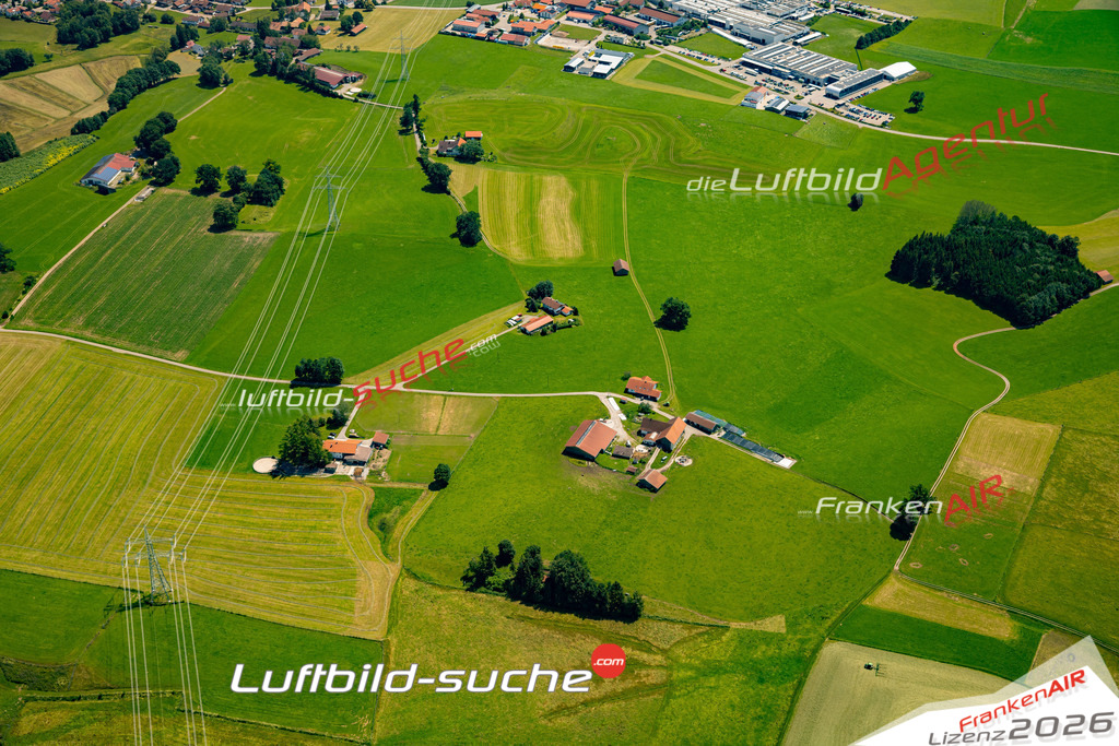 Das Luftbild zeigt :  Haldenwang - Die Luftaufnahme wurde 2024 vom UL-Flugzeug aus erstellt ( keine Drohne ) - Hochauflösende Luftaufnahme - Für grossformatige Ausdrucke geeignet. Die Geschenkidee !Mit Lizenz und Bildrechte bestellbar