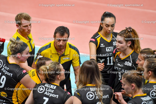 AUT, AVL, Steelvolleys Linz vs VB Niederoesterreich Sokol-Post | 25.04.2022, Sporthauptschule Kleinmuenchen, AUT, AVL,, Steelvolleys Linz  vs VB Niederoesterreich Sokol-Post, im Bild Roland Schwab, Trainer Steelvolleys Linz (Linz), Team Steelvolleys Linz


// AVL, Austrian Volley League Match between Steelvolleys Linz vs VB Niederoesterreich Sokol-Post in Linz, Austria on 2022/04/25