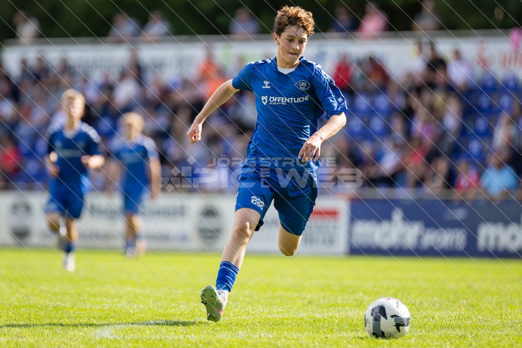 20250920_Picselweb-Fotografie_1R3_0512 | JFV D/A &amp; Stade - VfB Oldenburg0:1 VfB no70:2 VfB no70:3 VfB JFV Eigentor0:4 VfB no70:5 VfB no71:5 JFV no3 Jaric Jimenez-Voss2:5 JFV no9 Janko Sylvester3:5 JFV no16 Damian Elias Mihro Burekovic - Realisiert mit Pictrs.com