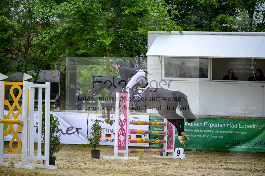 Reitturnier Lienen | Entdecke hochwertige Reitturnierfotos von Foto Oger. Professionell, emotional und authentisch – jetzt Lieblingsmomente im Shop bestellen. - Realisiert mit Pictrs.com