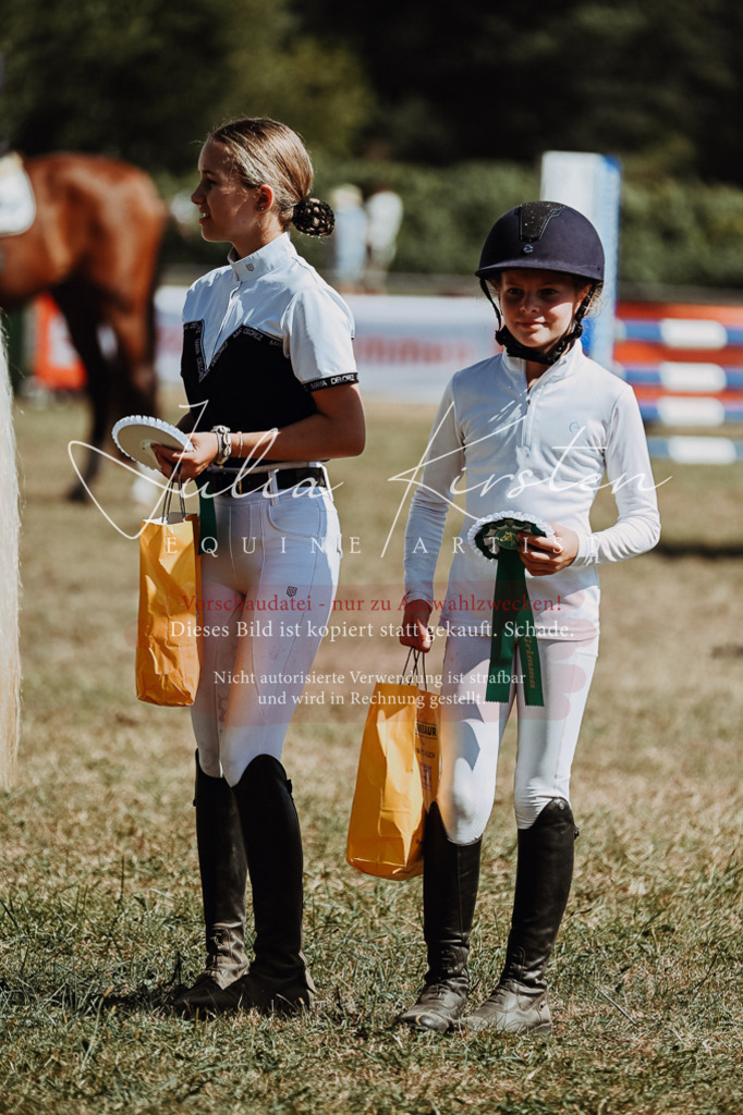 DSC_0098 | Pferde- und Turnierfotografie in Westsachsen. Pferdeportraits, Auftragszeichnungen und intuitive Kunst.