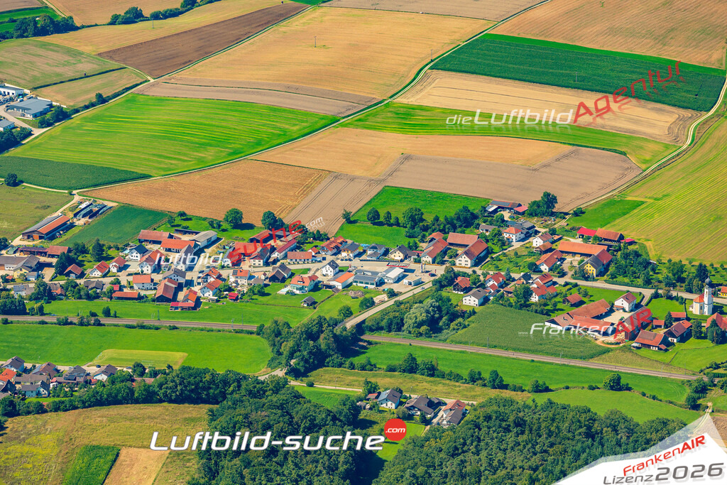 Klassische Luftaufnahme ohne Drohne zeigt:Iffelkofen bei Ergoldsbach - Die Luftbildaufnahme wurde 2025 vom UL-Flugzeug heraus erstellt ( keine Drohne ) - Hochauflösende Luftaufnahme -Nicht vergleichbar mit Google Maps oder Satelittenbilder- Die Geschenkidee !Mit Lizenz und Bildrechte bestellbar