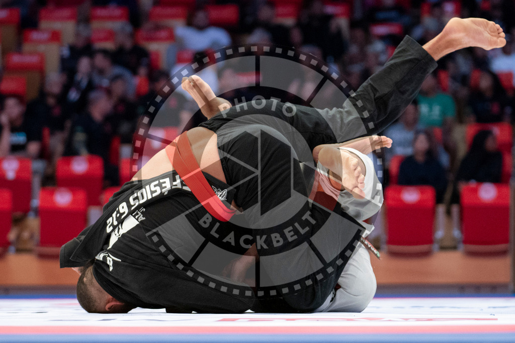 20231108PBB1467 | Fighters compete during the AJP World Professional Championship in the Mubadala Arena in Abu Dhabi, Arab United Emirates, on November 8, 2023.
