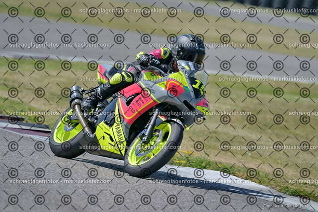 26BT02-0949 | markuskiefer.com - Realisiert mit Pictrs.com