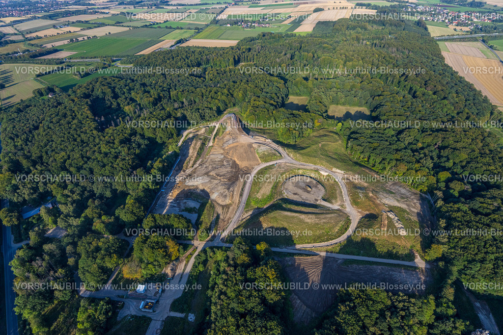 Werl230807100 | Luftbild, Baustelle und Neubau Aussichtsturm im Stadtwald Werl mit Renaturierung, Werl, Werl-Unnaer Börde, Nordrhein-Westfalen, Deutschland