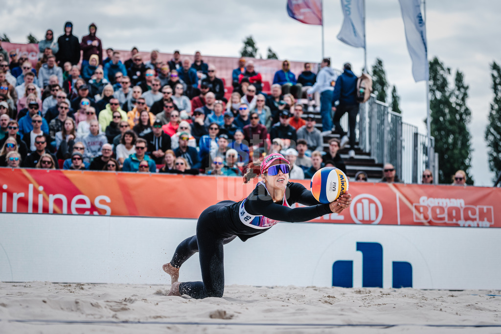 Beachvolleyball | Frauen | German Beach Tour 2024 | Tourstop Bremen | 09.06.2024 | Andressa Cavalcanti Ramalho (BRA) springt zum Ball