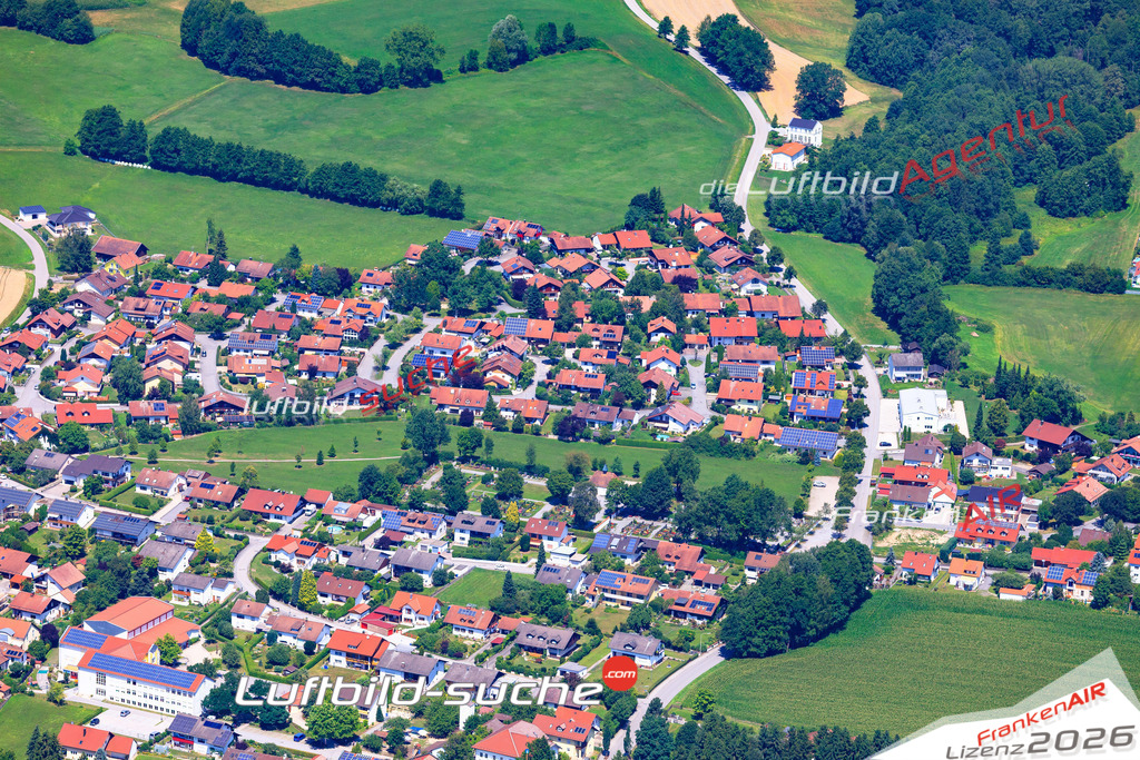 Die Luftaufnahme der Stadt Neuhausen wurde 2017 vom Flugzeug heraus erstellt ( keine Drohne )- hohe Auflösung für beste Qualität