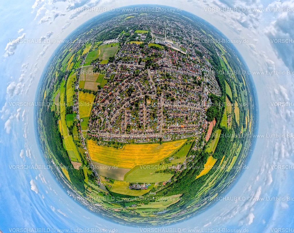 Hamm250600001WerriesMaximilianSiedlung_2-2 | Luftbild, Maximiliansiedlung mit nahezu unzähligen Pools, die bereit stehen für die kommenden Sommerferien, Maximiliansiedlung, Werrirs, Hamm, Nordrhein-Westfalen, Deutschland