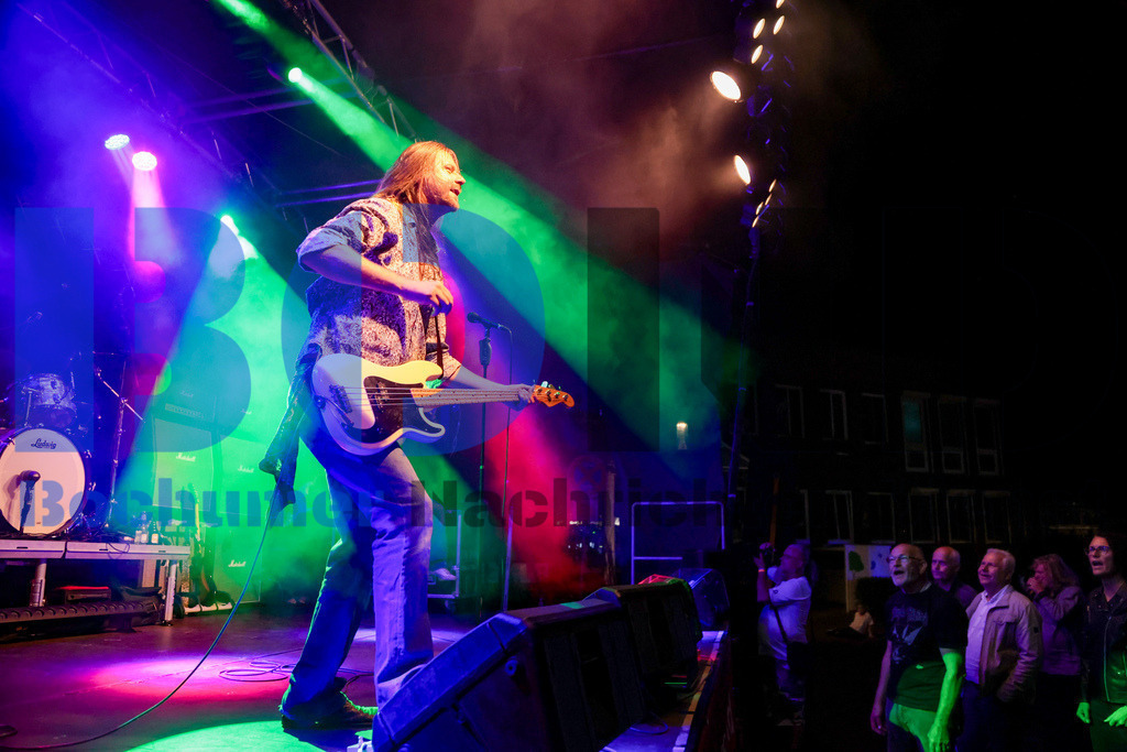 Purple Rising  {date} -  | {headline}(Foto: Sebastian Sendlak / BOND) - Realisiert mit Pictrs.com