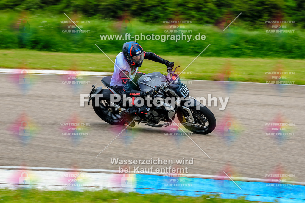 MotoTeam-9767 | Hier findet Ihr Bilder von Touristenfahrten auf der Nürburgring Nordschleife oder von anderen Veranstaltungen die ich besucht habe. Viel Spass beim Durch Schauen 