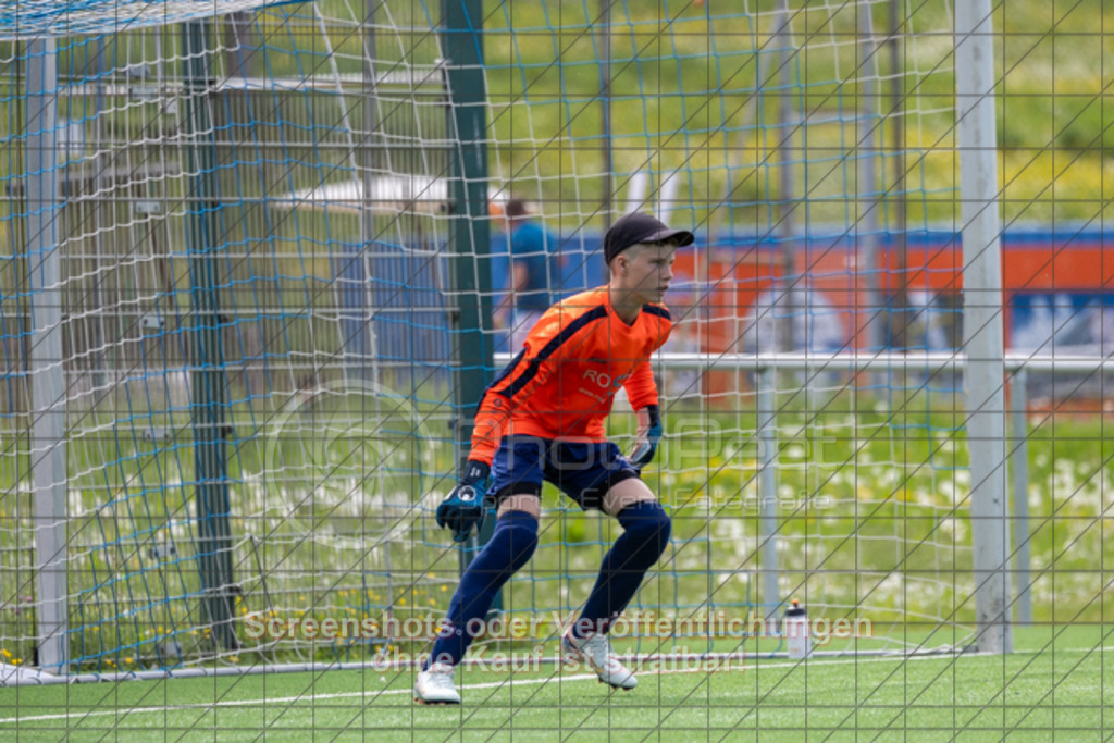 20250503_160943_0812 | #, 1.FC Eislingen (hellblau) vs. SGM TSG Zell-Hattenhofen-Holzmaden (dunkelblau), Jugend-Fussball, C-Junioren Landesstaffel Mitte, 18. Spieltag, Saison 20242025, Kunstrasenplatz, Haldenstraße 45, 73054 Eislingen, 03.05.2025 - 1500 Uhr,Foto: PhotoPeet-Sportfotografie/Peter Harich