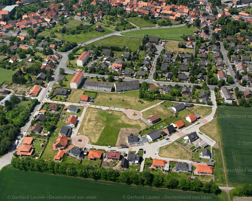 2638174 | ACHIM 09.06.2006 Wohngebiet einer Einfamilienhaus- Siedlung  in Achim im Bundesland Niedersachsen, Deutschland // Single-family residential area of settlement  in Achim in the state Lower Saxony, Germany Foto: Gerhard Launer