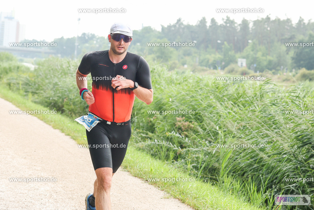 LUR_1529 | 34. M-net Erlanger Triathlon 2025 #erlangertriathlon  #mnettriathlon2025 #mnettriathlon #team #olympischedistanz #mitteldistanz #triathlon #maindonaukanal  #erlangertriathlon2025 #yourpictrs #tv1848 #tv1848erlangen  #triathlonbayern #sportinerlangen #demsportverbunden #sportshot_your_pictrs Copyright: www.sportshot.de