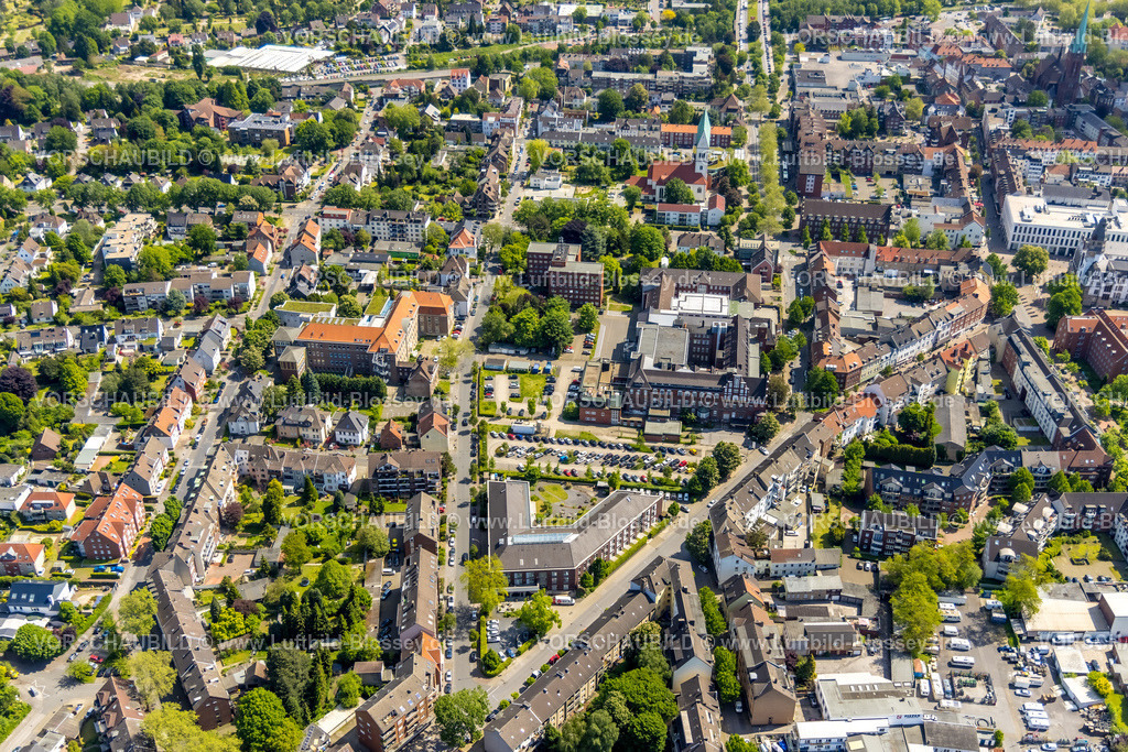 Gladbeck230510641 | Luftbild, St. Barbara Hospital, Caritasverband Gladbeck e.V. Seniorenzentrum Johannes-van-Acken-Haus, Städtisches Ratsgymnasium, Gladbeck, Ruhrgebiet, Nordrhein-Westfalen, Deutschland