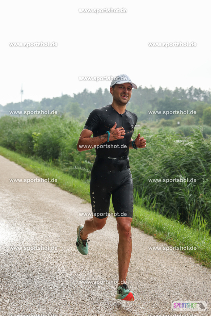 LUR_1077 | 34. M-net Erlanger Triathlon 2025 #erlangertriathlon  #mnettriathlon2025 #mnettriathlon #team #olympischedistanz #mitteldistanz #triathlon #maindonaukanal  #erlangertriathlon2025 #yourpictrs #tv1848 #tv1848erlangen  #triathlonbayern #sportinerlangen #demsportverbunden #sportshot_your_pictrs Copyright: www.sportshot.de