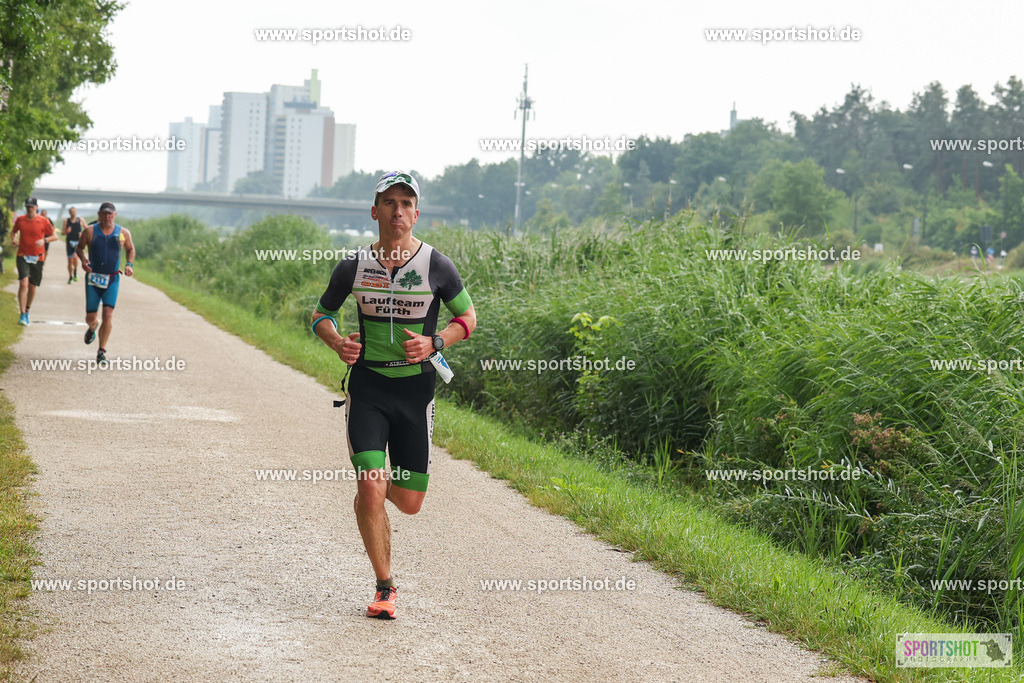 LUR_1518 | 34. M-net Erlanger Triathlon 2025 #erlangertriathlon  #mnettriathlon2025 #mnettriathlon #team #olympischedistanz #mitteldistanz #triathlon #maindonaukanal  #erlangertriathlon2025 #yourpictrs #tv1848 #tv1848erlangen  #triathlonbayern #sportinerlangen #demsportverbunden #sportshot_your_pictrs Copyright: www.sportshot.de