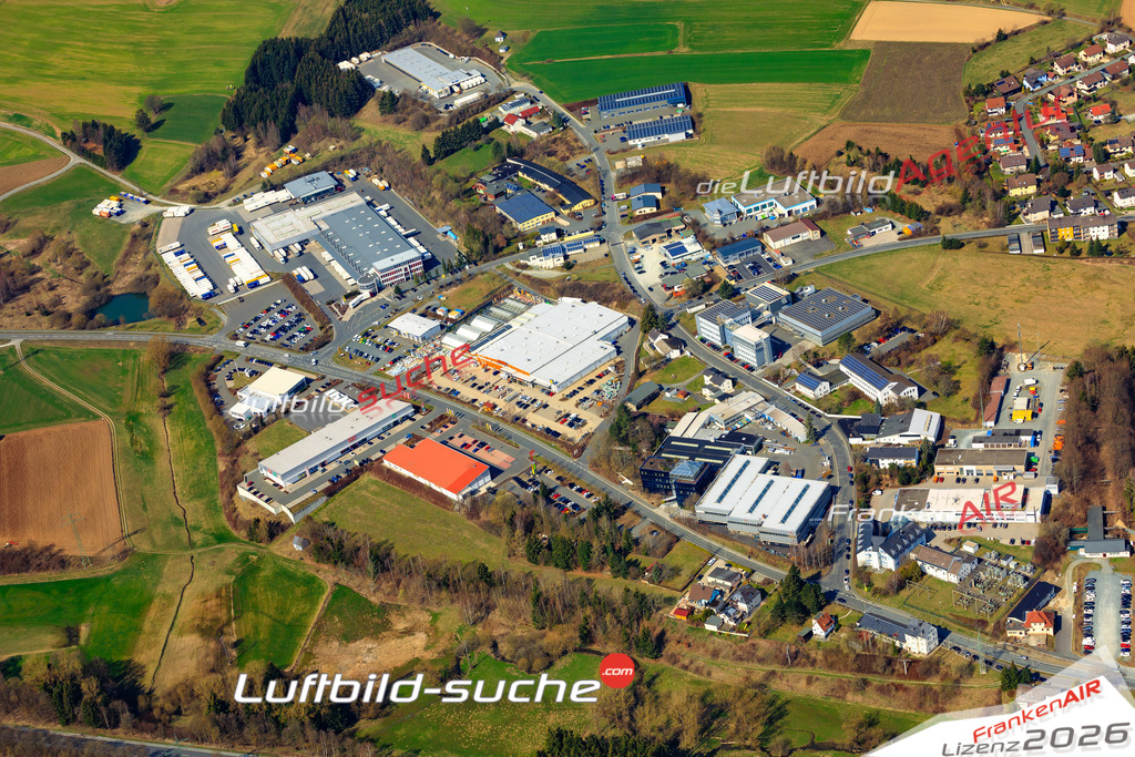 Das Luftbild der Stadt Naila wurde 2019 vom Flugzeug heraus erstellt (keine Drohne) Aufnahmehöhe ca.400 Meter- hohe Auflösung- beste Druck-Qualität garantiert!
