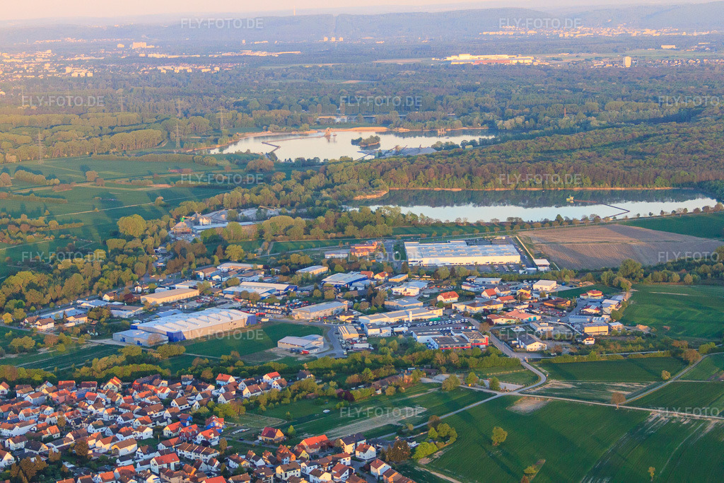 Luftbild: Industriegebiet Entenseestraße Industriestraße von Westen in Hagenbach im Bundesland Rheinland-Pfalz in Deutschland. Foto: IMG_64458.jpg vom 17.04.2014 durch Werner Riehm/FLY-FOTO.de