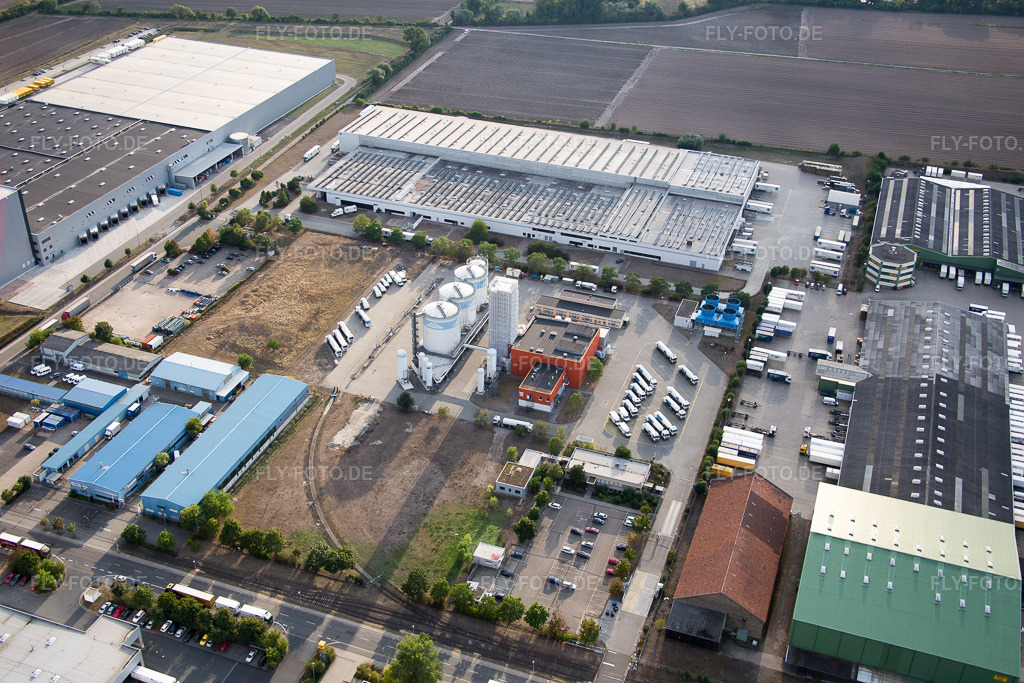 Luftbild: Worms, Industriegebiet Nord am Rhein im Ortsteil Rheindürkheim in Worms im Bundesland Rheinland-Pfalz in Deutschland. Foto: IMG_084412.jpg vom 02.09.2015 durch Werner Riehm/FLY-FOTO.de