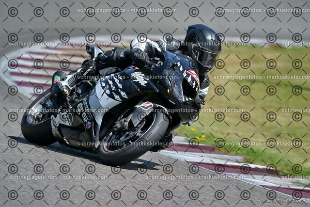 26BT02-1563 | markuskiefer.com - Realisiert mit Pictrs.com