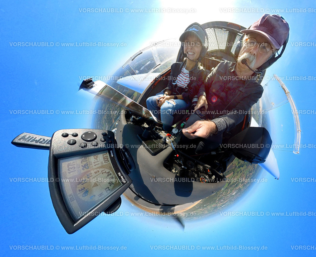 Dortmund221006_WDR-Flug01 | Luftbild, Pilot und Fluggast im Motorsegler Hoffmann H36 Dimona, WDR Produktion, Fisheye Aufnahme, Fischaugen Aufnahme, 360 Grad Aufnahme, Asseln, Dortmund, Ruhrgebiet, Nordrhein-Westfalen, Deutschland