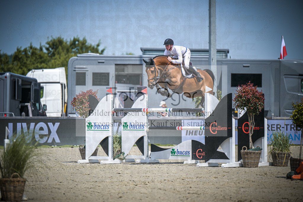 DOS_3636 | Entdecke hochwertige Reitturnierfotos von Foto Oger. Professionell, emotional und authentisch – jetzt Lieblingsmomente im Shop bestellen.Deutschlandweite Turnierfotografie. - Realisiert mit Pictrs.com