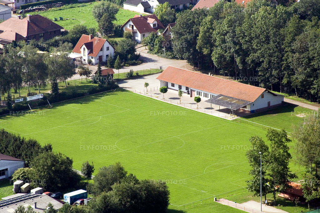 Luftbild: Fussballplatz der Sportfreunde Germania Winden eV in Winden im Bundesland Rheinland-Pfalz in Deutschland. Foto: IMG_3789.jpg vom 07.09.2006 durch Werner Riehm/FLY-FOTO.de