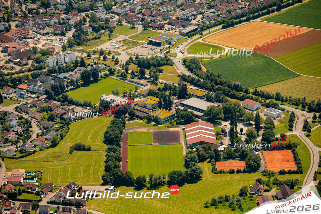 Das Luftbild zeigt :  Baindt - Die Luftaufnahme wurde 2024 vom UL-Flugzeug aus erstellt ( keine Drohne ) - Hochauflösende Luftaufnahme - Für grossformatige Ausdrucke geeignet. Die Geschenkidee !Mit Lizenz und Bildrechte bestellbar