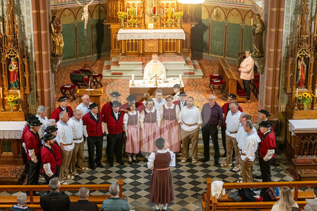 SKE100J_4552 | Zusammen gestalten die beiden Jodlerklub Alpenrösli und Jodelklub Waldstatt-Echo den Gottesdienst. - Realisiert mit Pictrs.com