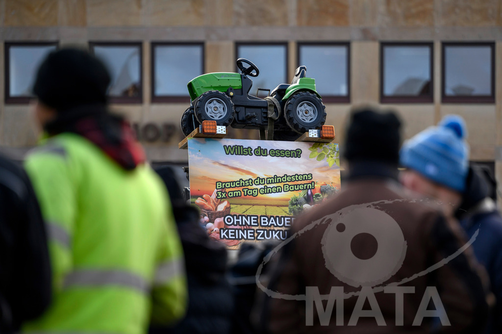 _DWA4423 | Bauerndemo gegen Agrarpolitik der Bundesregierung  auf dem Straße Obstmarkt und Hauptmarkt . Nürnberg, 08.01.2024 - Realisiert mit Pictrs.com