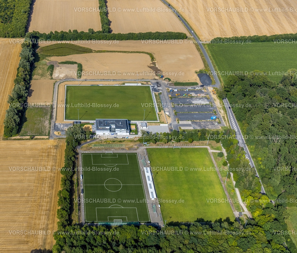 Hamm220801129 | Fortschritte beim Bau der  Sportanlage in Rhynern, Hamm, Ruhrgebiet, Nordrhein-Westfalen, Deutschland