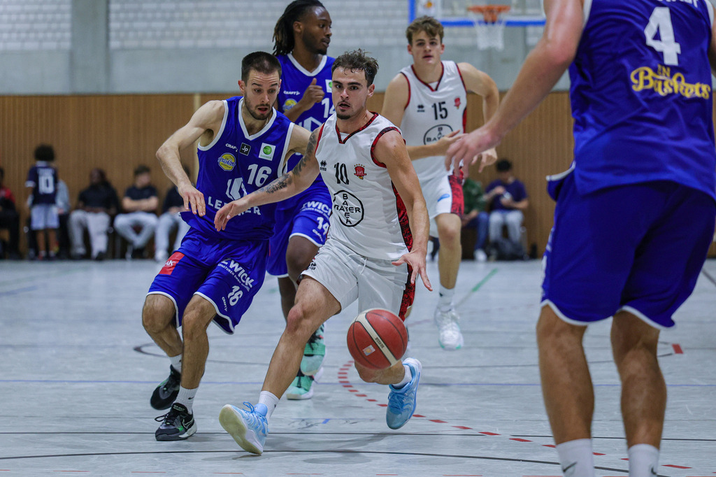 Regio Test BAYER GIANTS vs EN Baskets Schwelm-71 | Fotos von Basketballspielen aus dem Raum NRW fotografiert von Gero Mueller-Laschet und Daniel Schaefer - Realisiert mit Pictrs.com