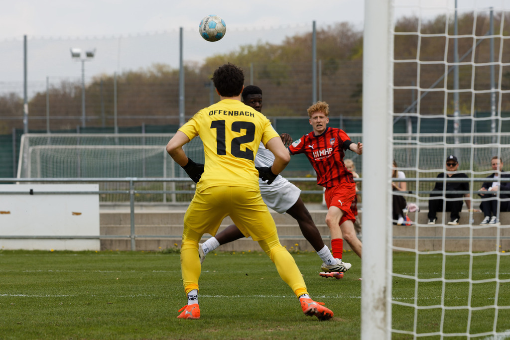 FCHOFK_260418_6-58 | 1.FC Heidenheim 1846 vs. Offenbacher Kickers, Fußball, U17, B-Junioren, NWL, U17-DFB-Nachwusliga, 2025/2026, 10. Spieltag, 18.04.2026 in Heidenheim, Walter-Birkhold-Jugendstadion (Foto: Michael Bulling) - Realisiert mit Pictrs.com