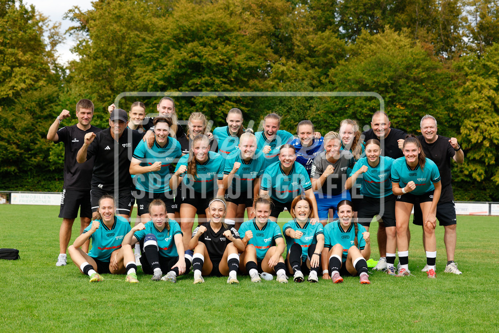Fußball I Frauen I Westfalenpokal 26-27 I DJK GW Amelsbüren - SSV Rhade  I 18707 | Mannschaftsfoto und Siegerfoto SSV Rhade - Realisiert mit Pictrs.com