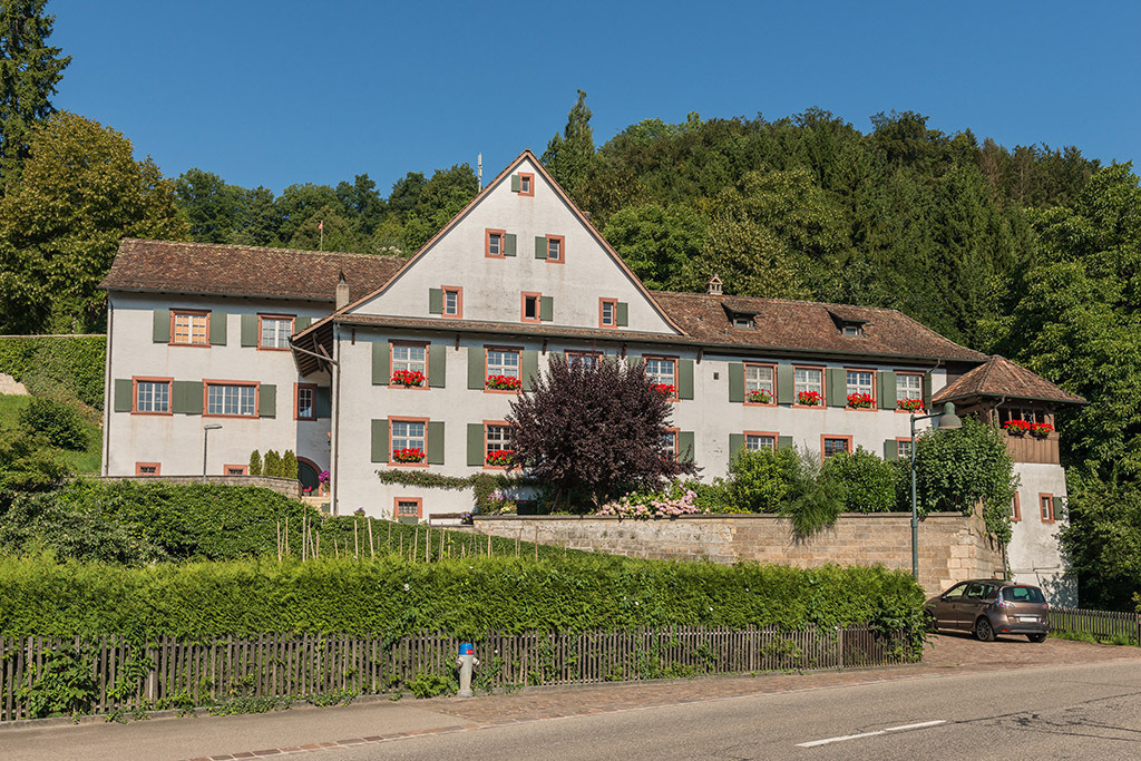Pfarrhaus | in Bubendorf, Baselland, Schweiz. - Realisiert mit Pictrs.com