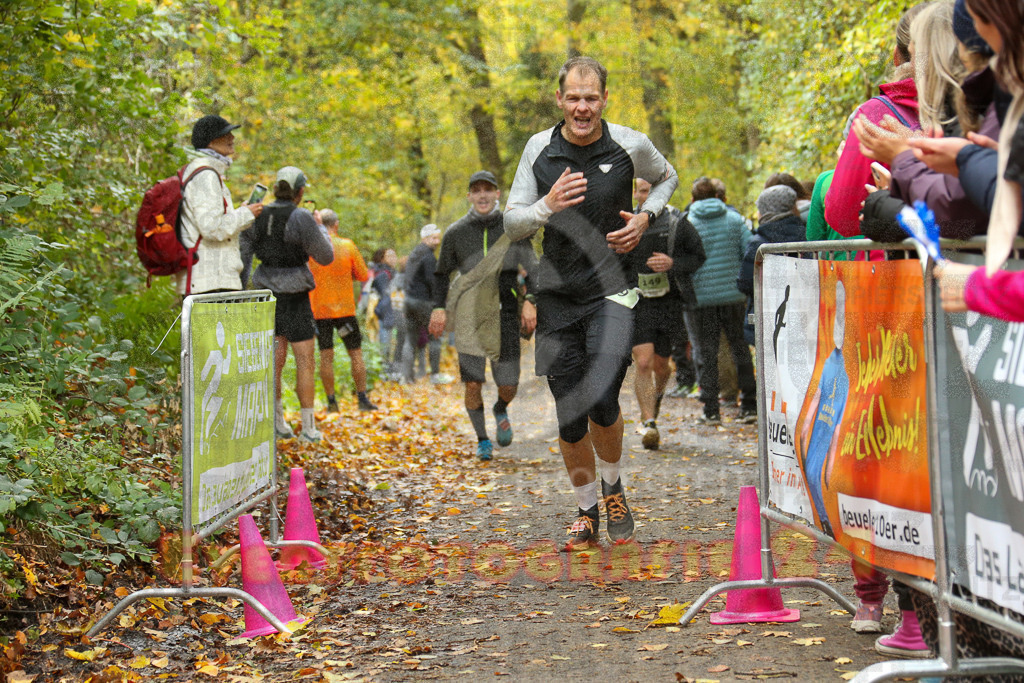 251026_1247_EX1_1369 | Sportfotografie im Rhein-Sieg Kreis, Köln, Bonn, NRW, Rheinland Pfalz, Hessen, etc. Unser Tätigkeitsfeld umfasst den Laufsport vom Volkslauf über den Marathon, Duathlon, Triathon bis zum Ultralauf wie Kölnpfad Ultra oder Schindertrail.