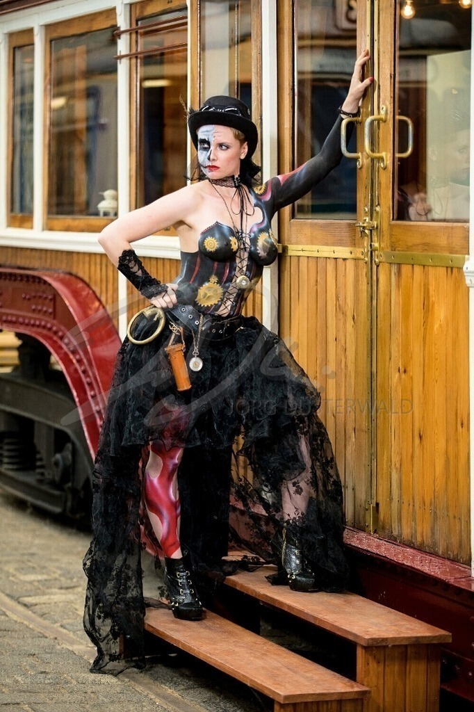 Bodypainting-STEAMPUNK_2394 | #009 | Modell: Skadi | Foto: Alexander Große-Strangmann  - Realisiert mit Pictrs.com