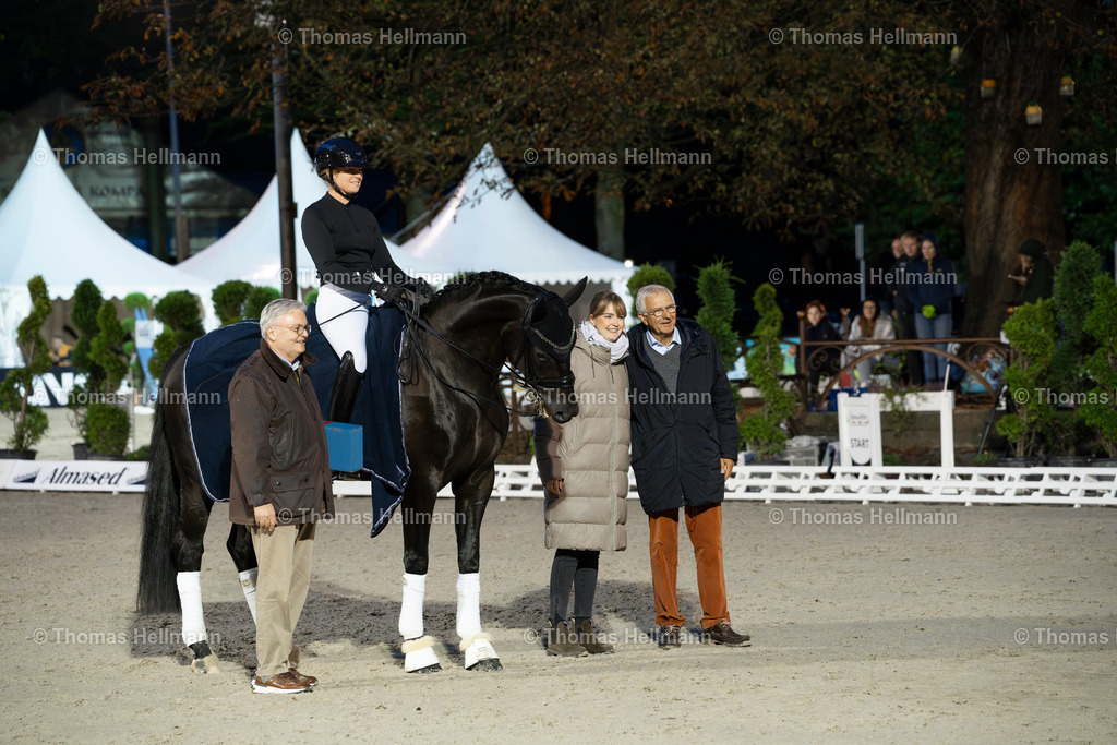 OWL.Ch.2024_Show_Katharina Hemmer--6 | Der professionelle Turnierfotograf ✓ Reitsport Bilder ▷ Shop ✚ günstig & schnell ✚ mit Zugang für Redakteure