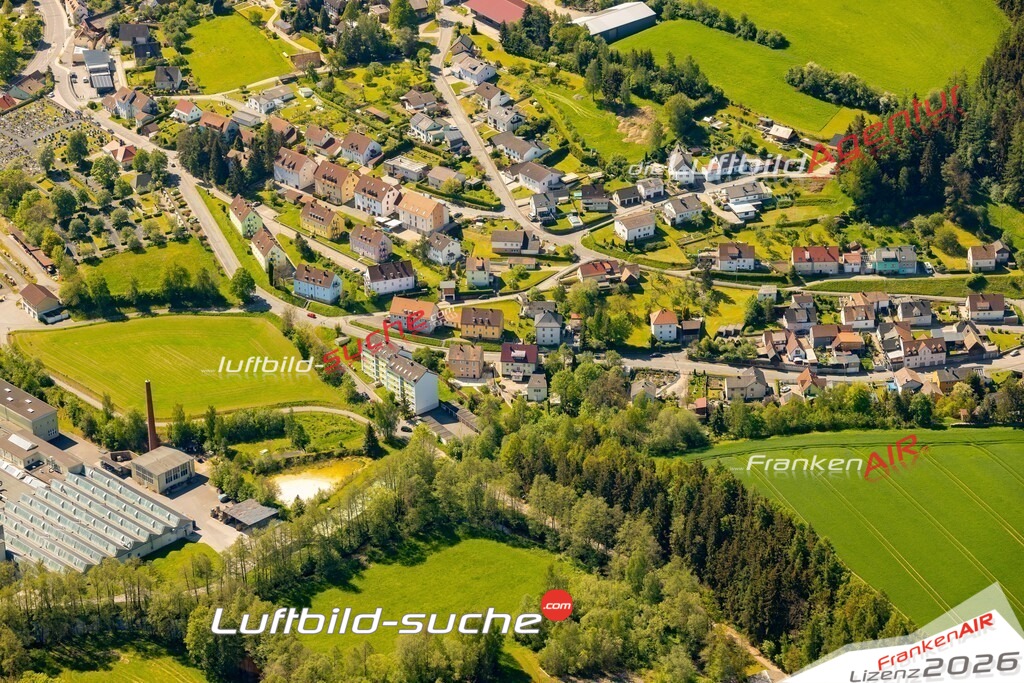 Das Luftbild zeigt :  Erbendorf - Die Luftaufnahme wurde 2024 vom UL-Flugzeug aus erstellt ( keine Drohne ) - Hochauflösende Luftaufnahme - Für grossformatige Ausdrucke geeignet. Die Geschenkidee !Mit Lizenz und Bildrechte bestellbar