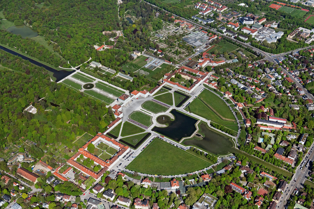 dr__0062763.jpg | MüNCHEN 29.04.2025 Schloss und Schlosspark- Anlagen " Nymphenburg " im Stadtteil Neuhausen-Nymphenburg in München im Bundesland Bayern. Weiterführende Informationen bei: Bayerische Verwaltung der staatlichen Schlösser, Gärten und Seen Schloss Nymphenburg. // Building and Castle Park Castle Nymphenburg im Stadtteil Neuhausen-Nymphenburg in Munich in the state Bavaria. Further information at: Bayerische Verwaltung der staatlichen Schloesser, Gaerten und Seen Schloss Nymphenburg. Foto: Daniel Reiter