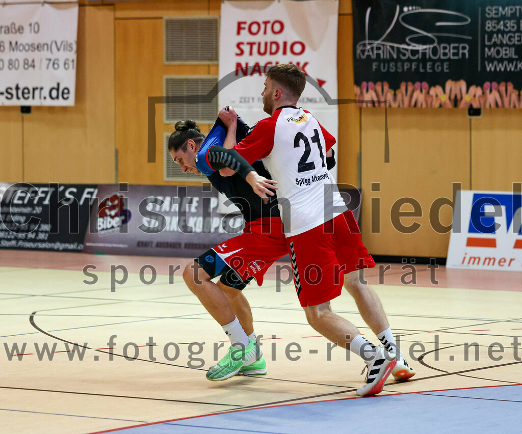 2022-09-24_020_SpVgg_Altenerding_gegen_HSG_Freising-Neufahrn | Erding, Deutschland, 24.09.2022:
Handball, Bezirksoberliga Männer 2022 / 2023, 2. Spieltag, SpVgg Altenerding gegen HSG Freising-Neufahrn, Endergebnis: 18:26

Christian Heldner (HSG Freising-Neufahrn, #17), Severin Lößl (SpVgg Altenerding, #21)

Foto: Christian Riedel / fotografie-riedel.net