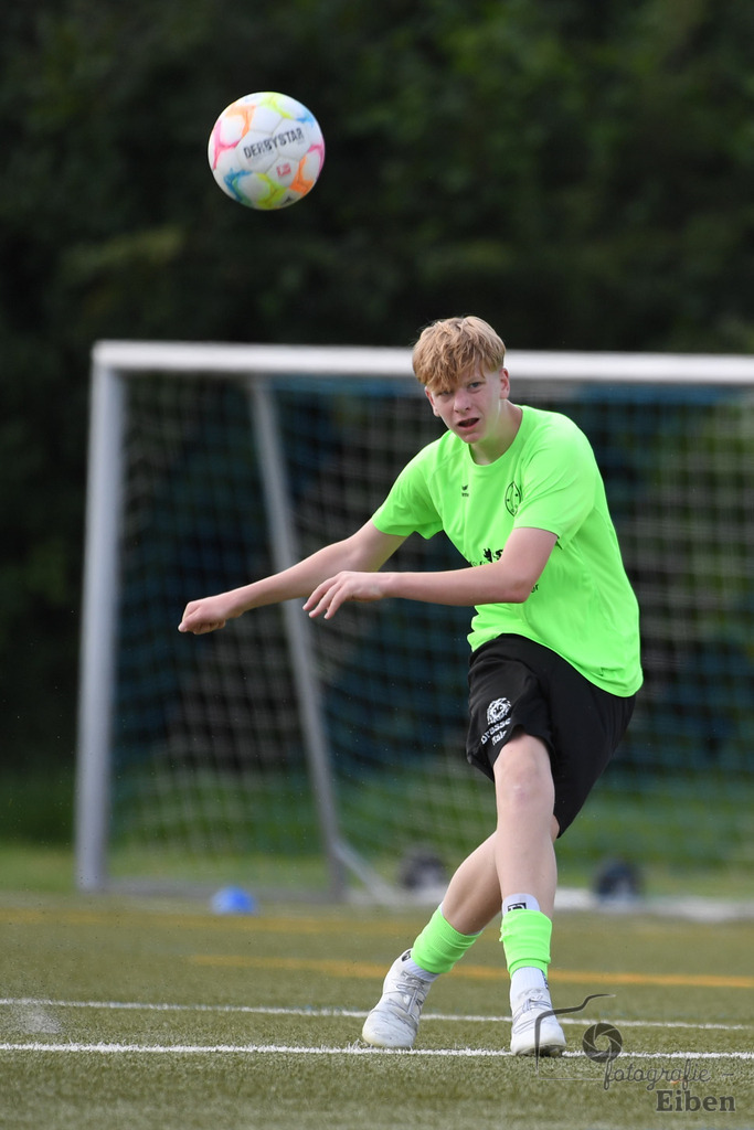 FC Rastede-JFV Edewecht | C-Jugend Landesliga; FC Rastede (blau)-JFV Edewecht (grün) am 16.08.2025 in Rastede (Sportanlage Köttersweg), Photo: Philip Eiben 2025 - Realisiert mit Pictrs.com