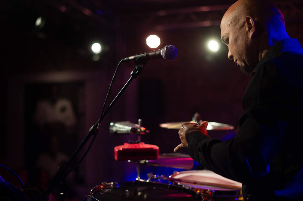 Tango meets Cuba | Tango meets Cuba mit den Klazz Brothers & Cuba Percussion im Forte Belvedere Leisnig zum Festival Hallo Leisnig 2022. - Realisiert mit Pictrs.com