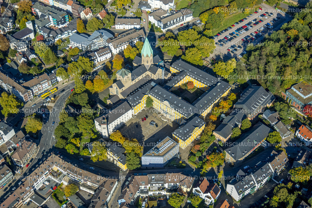 Essen221000458 | Luftbild, Folkwang Universität der Künste, kath. Kirche Basilika St. Ludgerus, Werden, Essen, Ruhrgebiet, Nordrhein-Westfalen, Deutschland