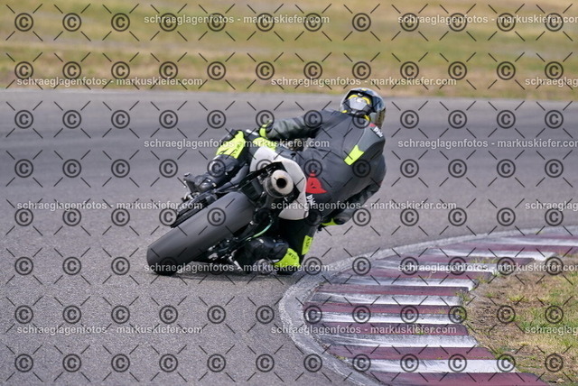 26bt05-1883 | markuskiefer.com - Realisiert mit Pictrs.com