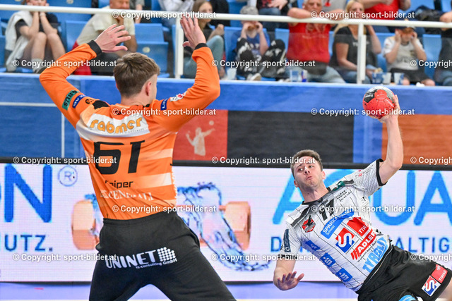 AUT, HLA, HC Linz AG vs Schwaz Handball Tirol | 30.04.2024, Sporthauptschule Linz-Kleinmuenchen, AUT, HLA, HC Linz AG vs Schwaz Handball Tirol, im Bild Florian Kaiper (Linz) vs Philip Peric (Tirol)


// HLA, Handball Liga Austria Match between HC Linz AG vs Schwaz Handball Tirol in Linz, Austria on 2024/04/30