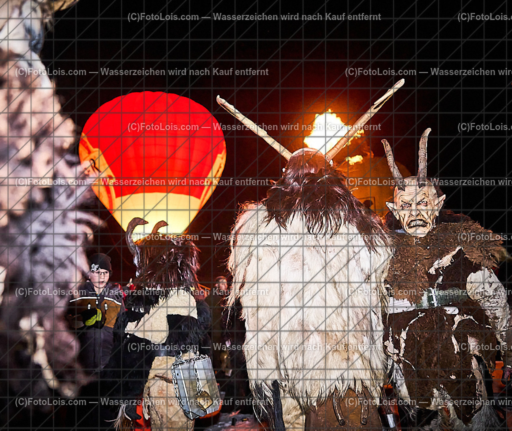 _ALP8363_NACHTderBALLONE_Lackenhof_Gaminger Oetscherteufel | ... mit dem Ballonsportclub Ötscherland aus Wieselburg, der Bergrettung Lackenhof mit einer Schauübung, der Perchtengruppe 'Gaminger Ötscherteufeln' und dem Musikverein Lackenhof, die Ballonfahrer spendeten ihre Gage in diesem Jahr dem schwer verunglückten Gerald Bernreiter alias 'KLEX' der erst nach der ReHa und einem Umbau seines Hauses in Lackenhof frühestens im Mai 2026 wieder nach Hause kommen kann, So 28. Dezember 2025.