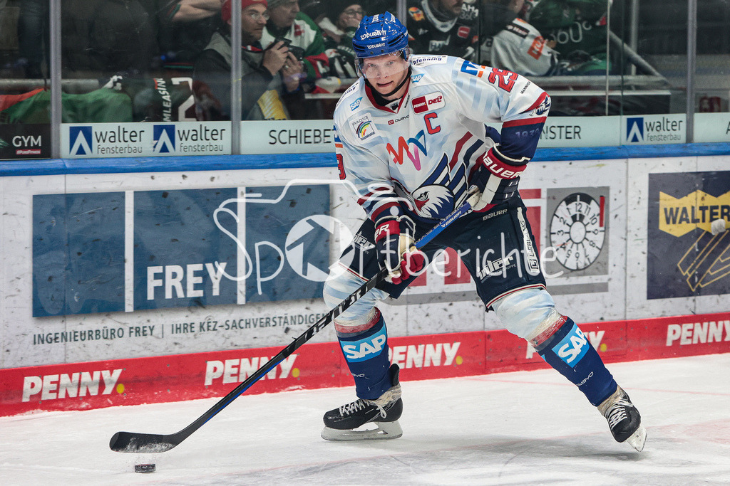 Augsburger Panther - Adler Mannheim | Denis REUL (MAN #29) am Puck