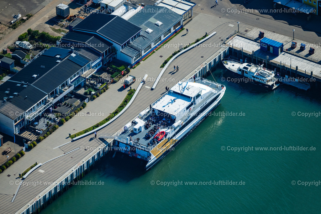 Helgoland_Adler_Jet_ELS_4160280824 | HELGOLAND 28.08.2024 Passagier- und Fahrgastschiff " Adler Jet " Katamaran in Helgoland im Bundesland Schleswig-Holstein, Deutschland. Weiterführende Informationen bei: Adler-Schiffe GmbH & Co. KG. // Passenger ship " Adler Jet " in Helgoland in the state Schleswig-Holstein, Germany. Further information at: Adler-Schiffe GmbH & Co. KG. Foto: Martin Elsen