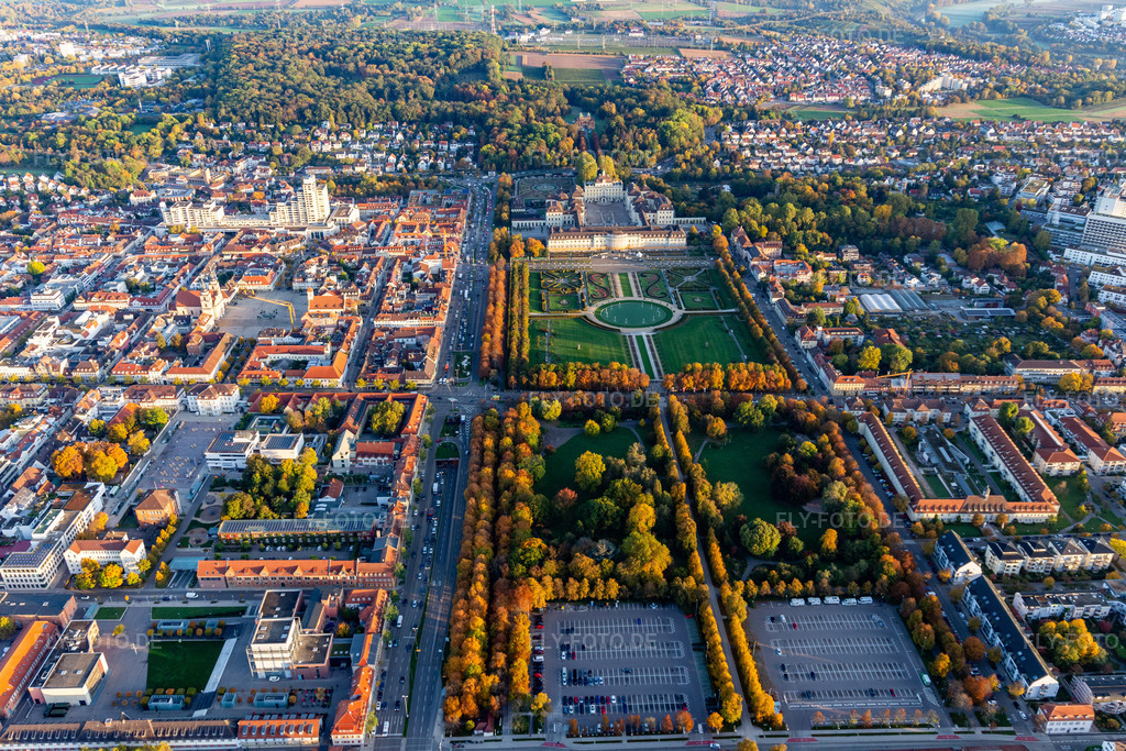 Luftbild: Blühendes Barock im Residenzschloss Ludwigsburg im Ortsteil Ludwigsburg-Mitte in Ludwigsburg im Bundesland Baden-Württemberg in Deutschland.Foto: IMG_119072.jpg vom 14.10.2019 durch Werner Riehm/FLY-FOTO.de
